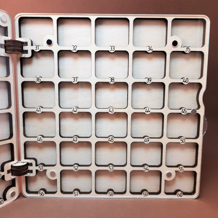 060155к Дерев'яний органайзер для бісеру Книжка на 60 комірок Темний матовий, з двома акриловими кришками всередині, кожна комірка пронумерована