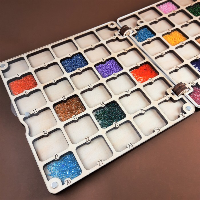 060153к Дерев'яний органайзер для бісеру Книжка на 60 комірок Темний матовий, з двома акриловими кришками всередині, кожна комірка пронумерована