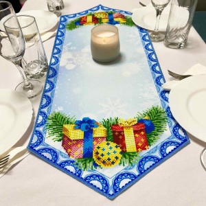 Святковий ранер з новорічними подарунками Ранер-136 (Ранер-136)