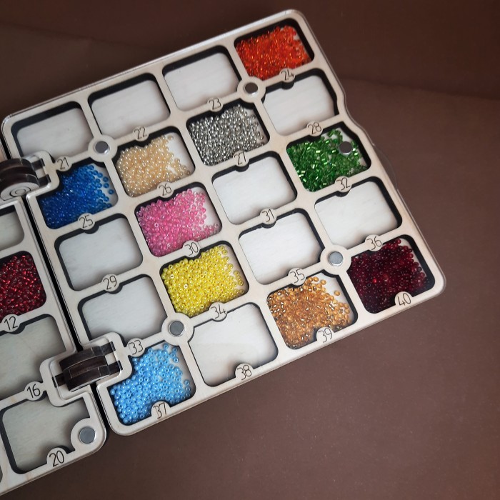 060480к Дерев'яний органайзер для бісеру Блокнотик на 40 комірок, з двома акриловими кришками всередині, кожна комірка пронумерована