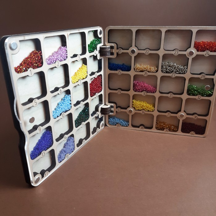 060480к Дерев'яний органайзер для бісеру Блокнотик на 40 комірок, з двома акриловими кришками всередині, кожна комірка пронумерована