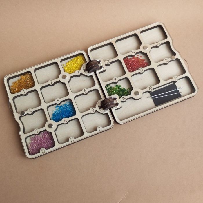 Дерев'яний органайзер для бісеру МініБлокнотик на 22 комірки з магнітною стрічкою для голок (060599бм)