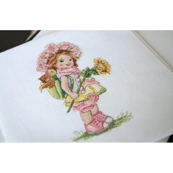 К-110 Літня дівчина. Мережка. Набір для вишивки хрестиком на Aida 16