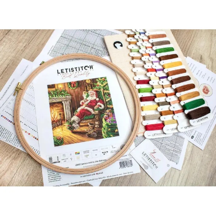 L8052 Відпочинок Санти біля каміна. Letistitch. Набір для вишивки хрестиком